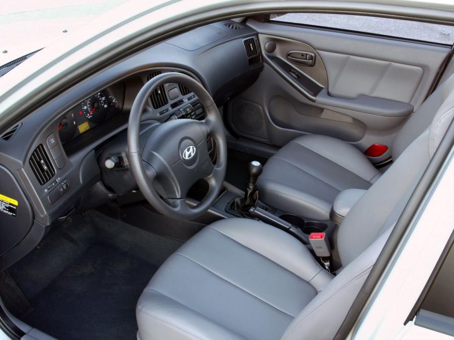  Hyundai Elantra GT 2003 года  (фото 5 из 8)